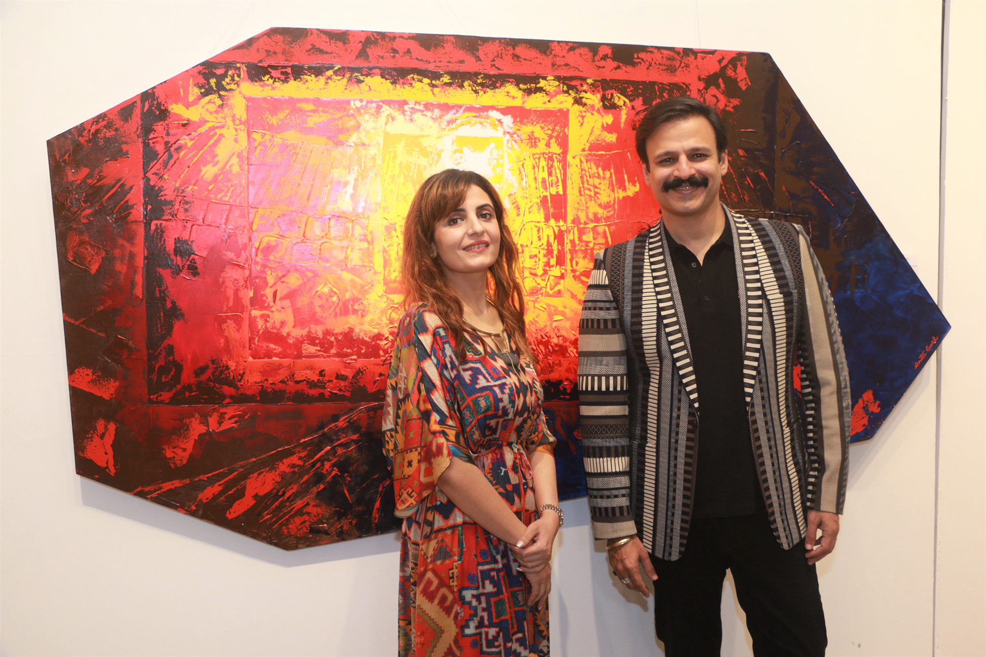 Vivek Oberoi Inaugurates Artist Anita Goel’s Show ‘Avataran’at Jehangir Art Gallery