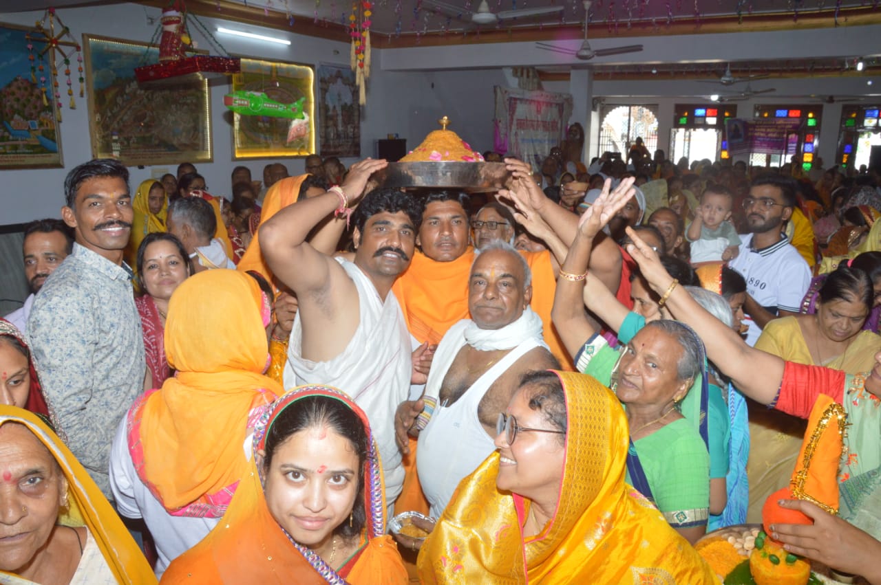 दादाबाड़ी स्थित वासुपूज्य मंदिर में साध्वी नीलांजना श्रीजी का प्रवचन