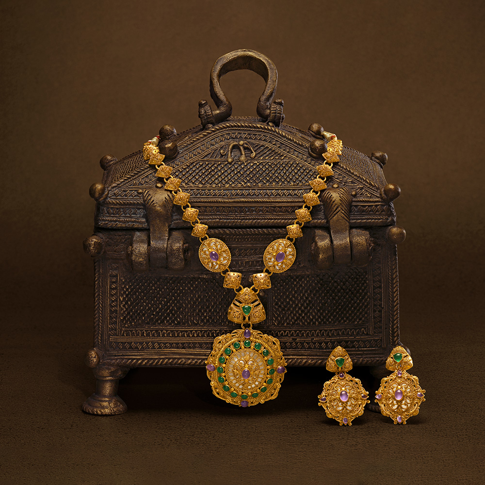 TANISHQ EMBRACES THE SPIRIT OF DIWALI: ‘DHAROHAR’ COLLECTION REKINDLES INDIA’S TIMELESS TRADITIONS 