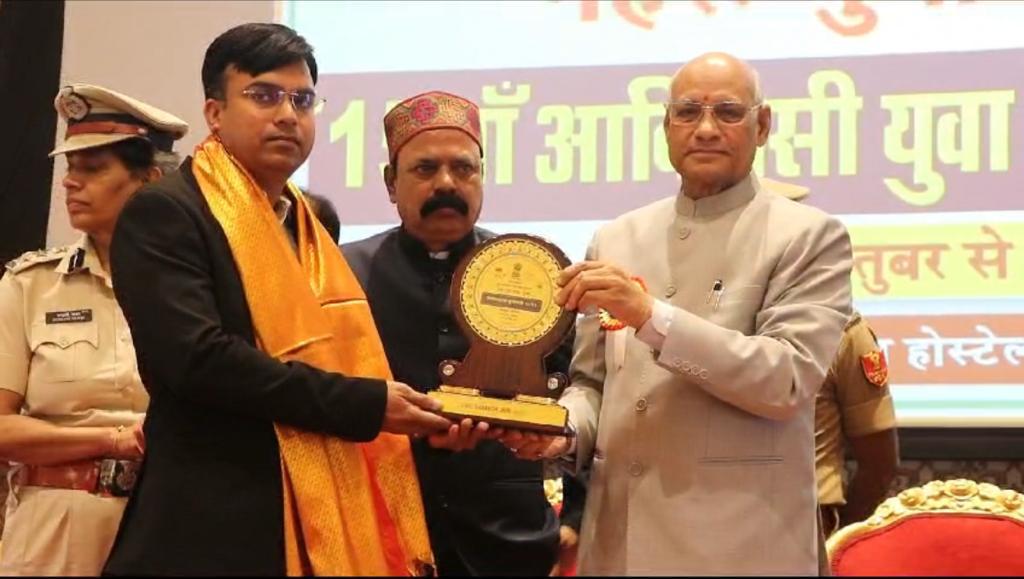 Dr. Pandya from Udaipur Honored by Maharashtra Governor at National Youth Summit