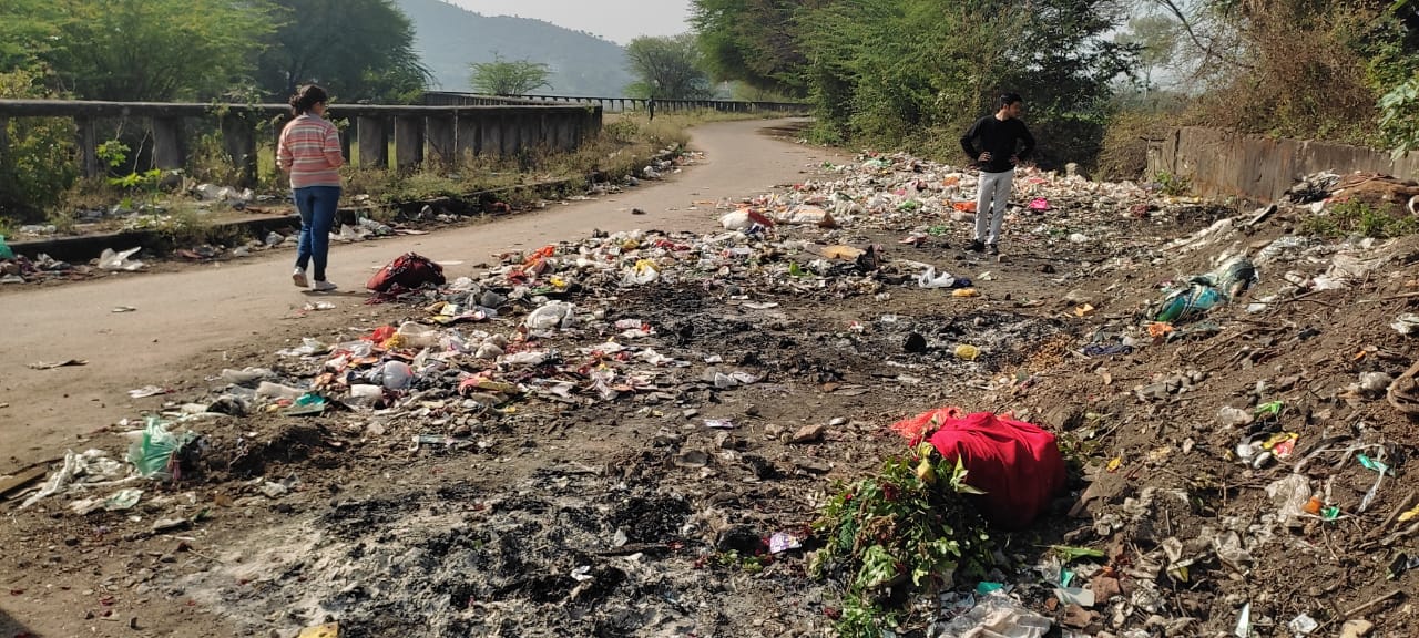 Pichola Ring Road Turns into Garbage Dumping Yard