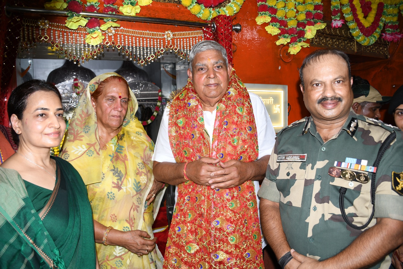 उपराष्ट्रपति श्री जगदीप धनखड़ ने जैसलमेर में तनोट माता मंदिर में दर्शन किये