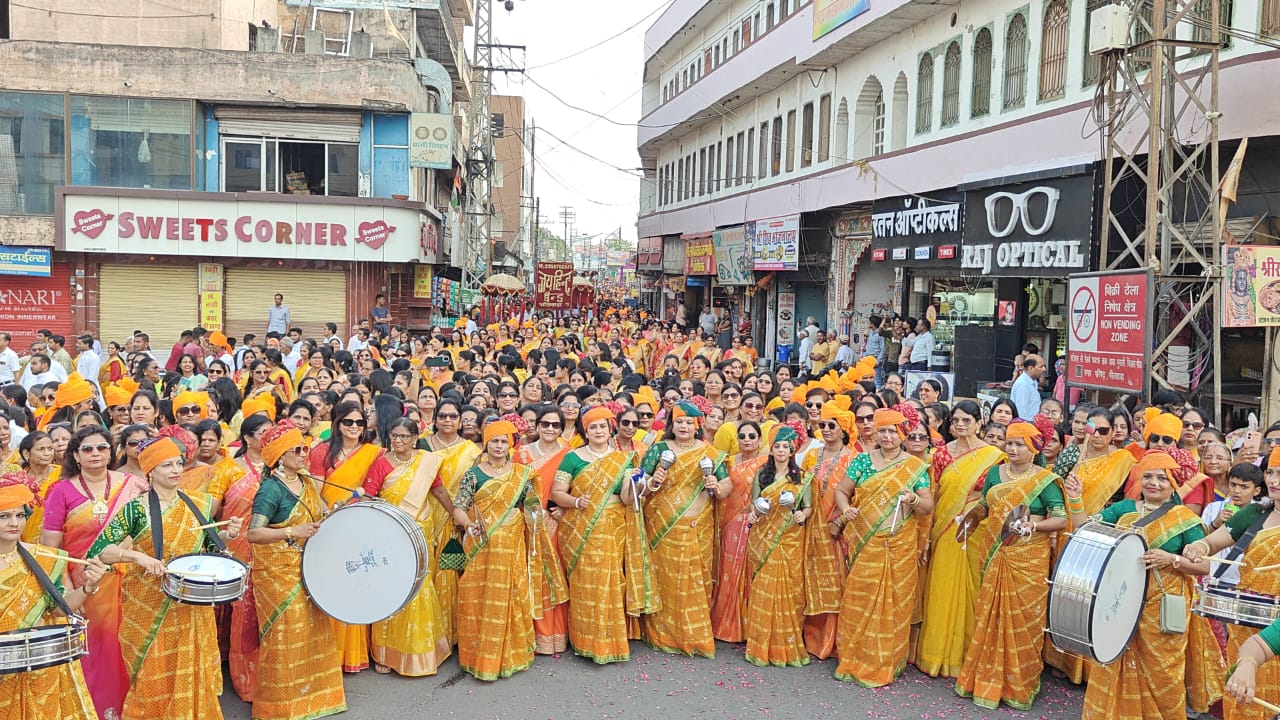 महेश नवमी की शोभायात्रा में पानी बचाओ व स्वच्छता अभियान पर दिया जोर