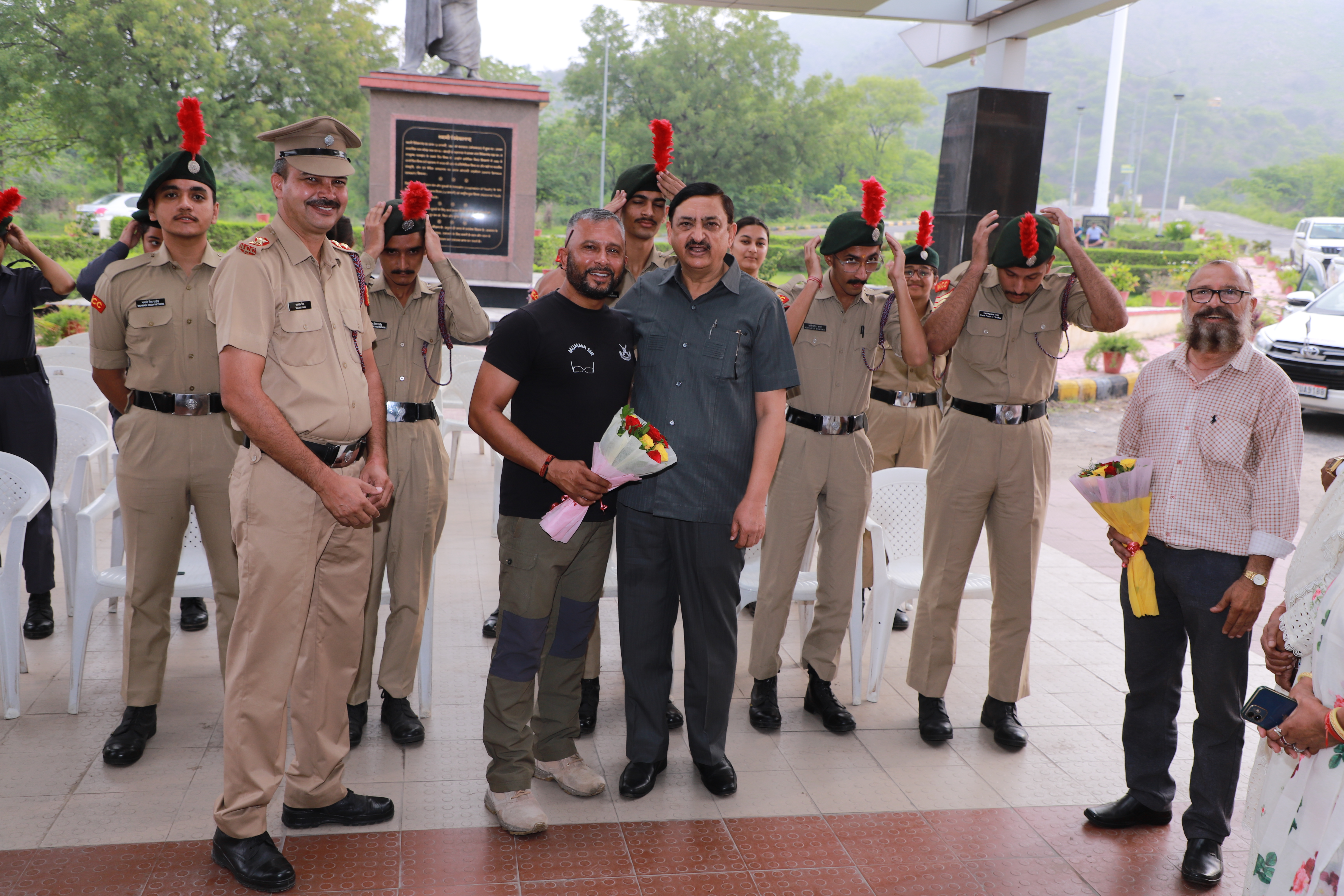 ###Convoy Commemorating the 25th Kargil Vijay Diwas Flagged Off