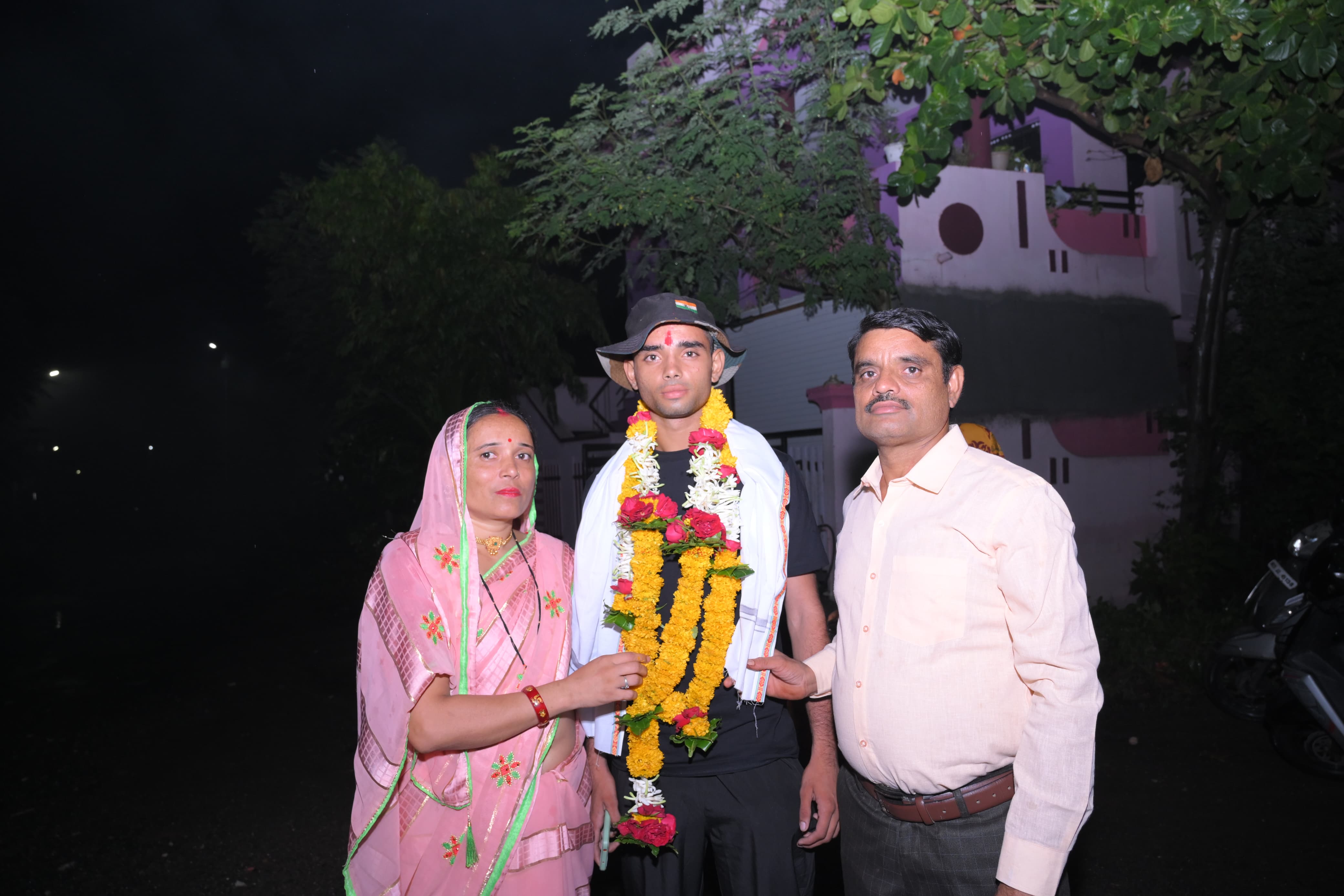 Young Soldier Welcomed Home After Completing Para SF Commando Training