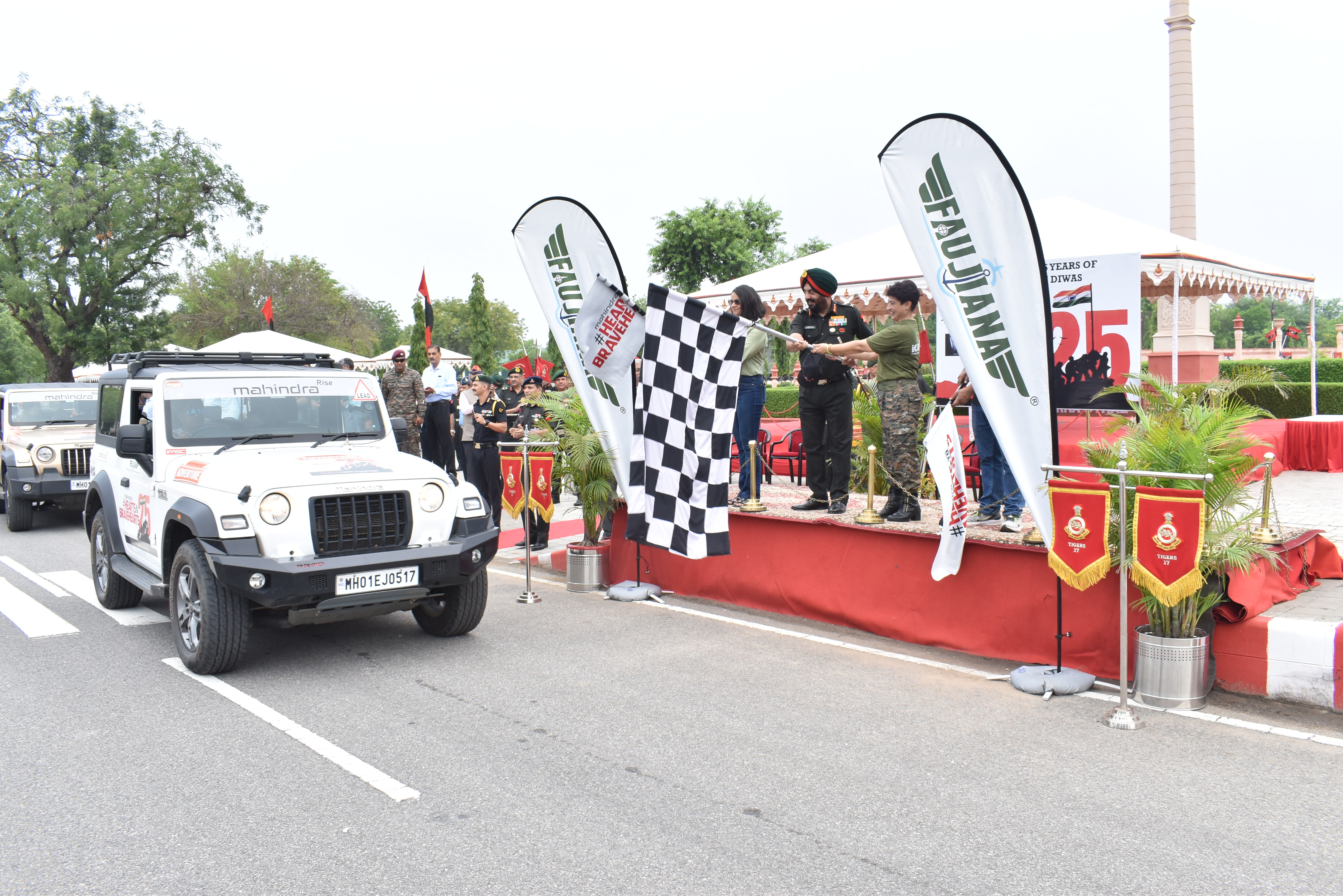 ###Lt Gen Manjinder Singh Flags Off Kargil Vijay Diwas Rajat Jayanti Car Rally