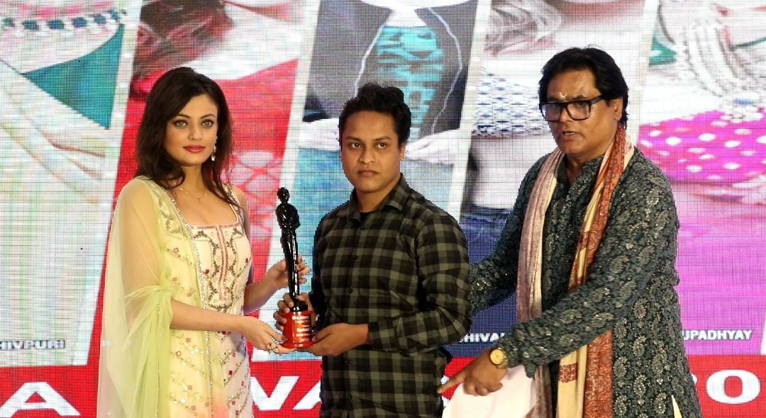 25-year-old Assam Silchar artist Sushanta Das honored by Sneha Ullal with IIFA in Mumbai