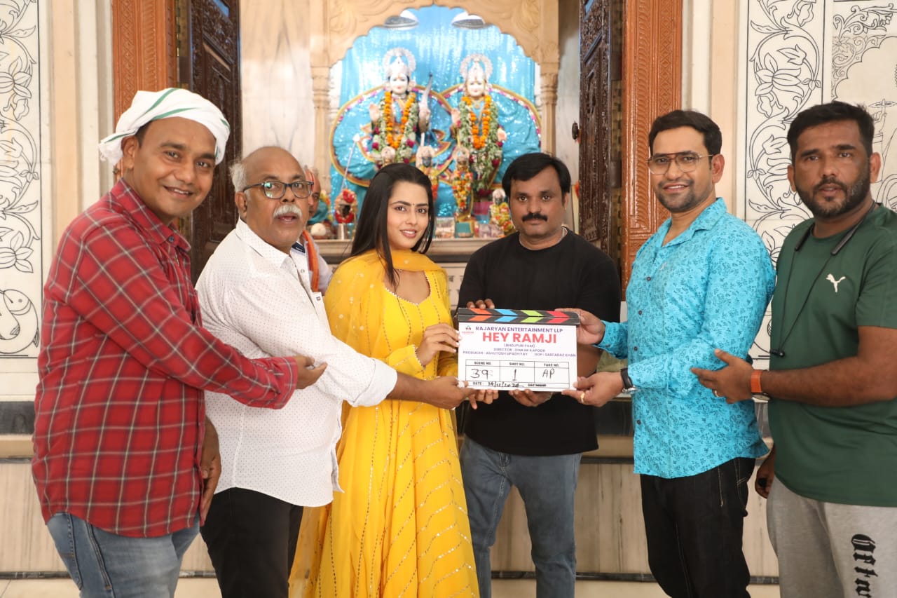 ### Ashutosh Upadhyay and Dinkar Kapoor Filming 'Hey Ramji' with Nirahua in Prayagraj!