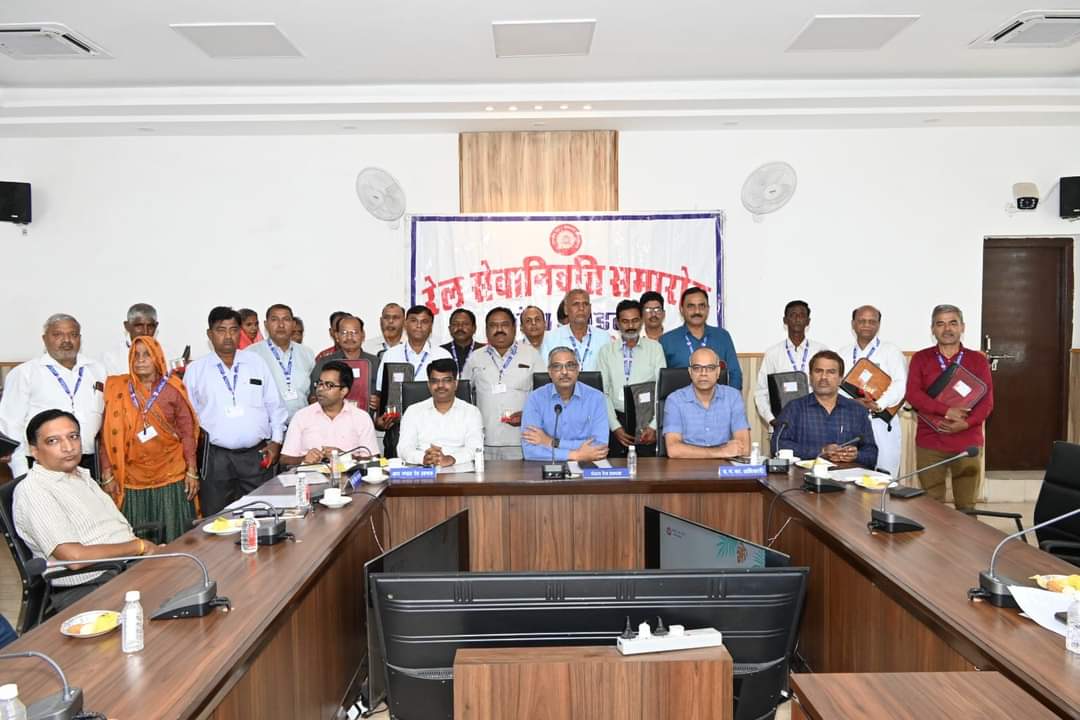 ### DRM Honors 22 Retiring Rail Employees