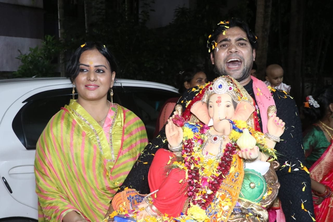 ### Sangeeta Tiwari Dances at Ganpati Farewell*