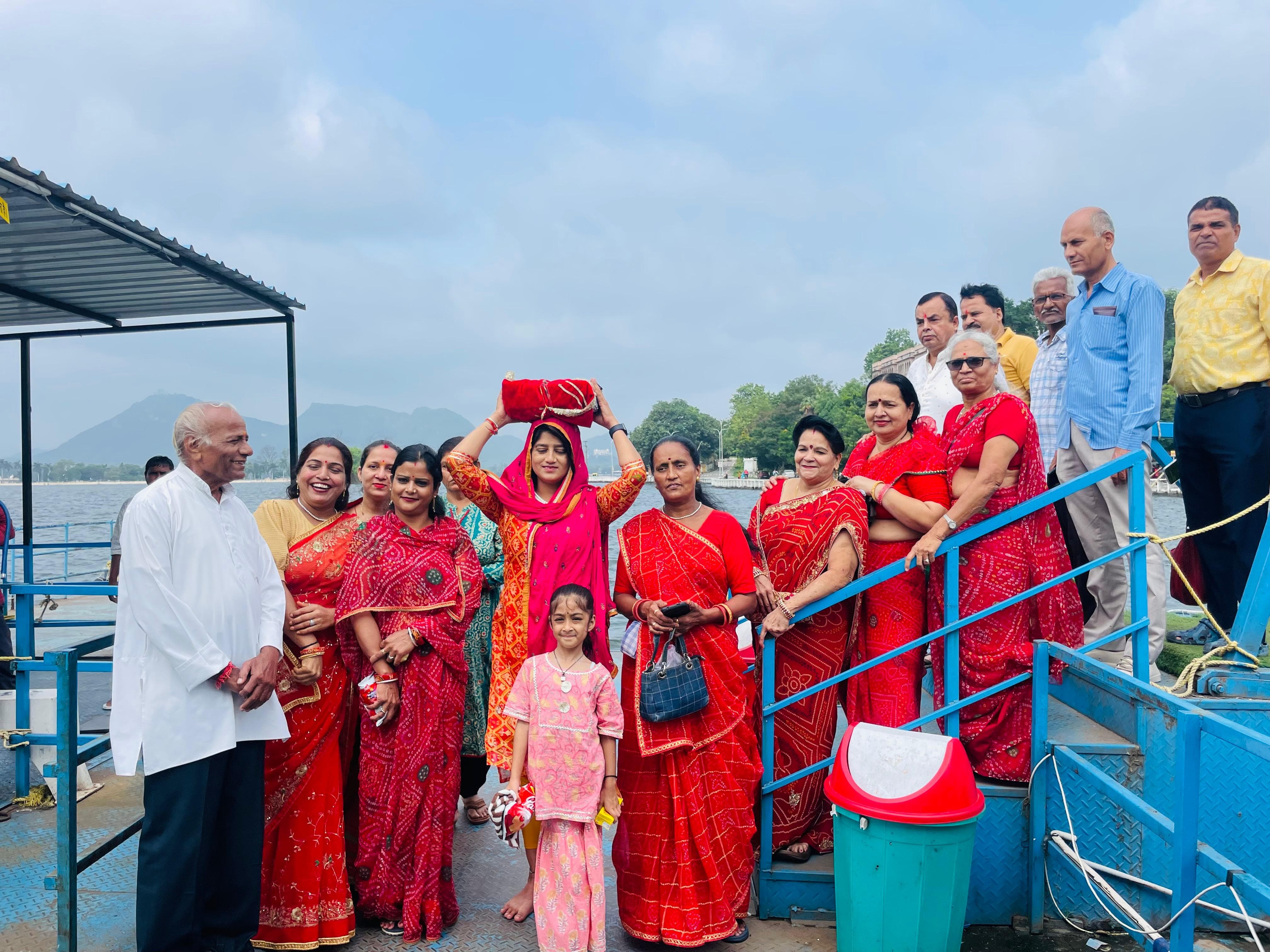 Faith Sailed on the Waves: Sundarkand Recitation Echoes "Jai Shri Ram" on Fatehsagar Lake