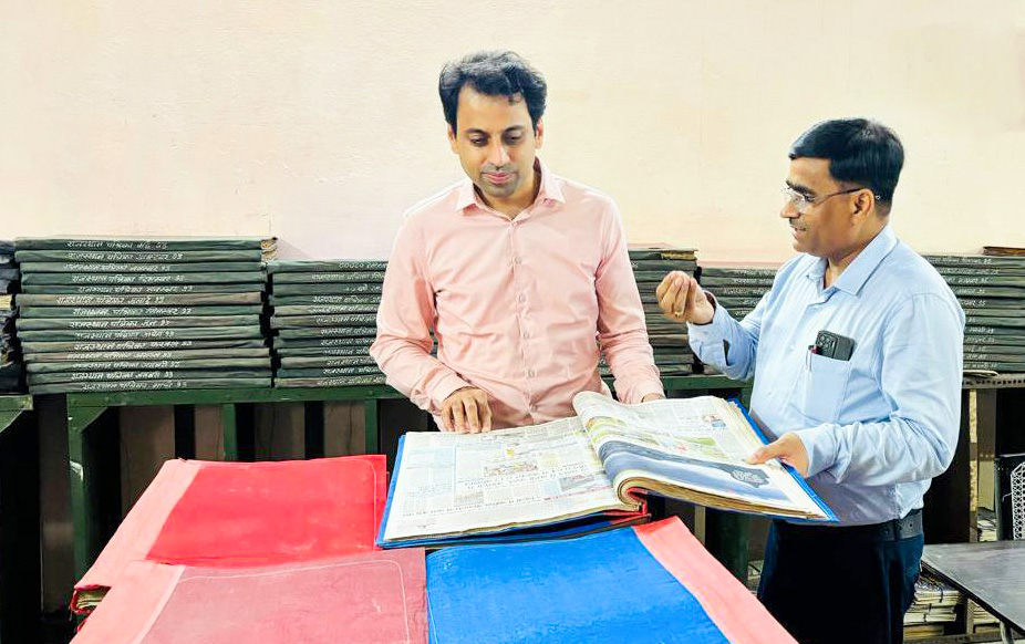 Collector Poswal Amazed by 50-Year-Old Newspapers at Information Center