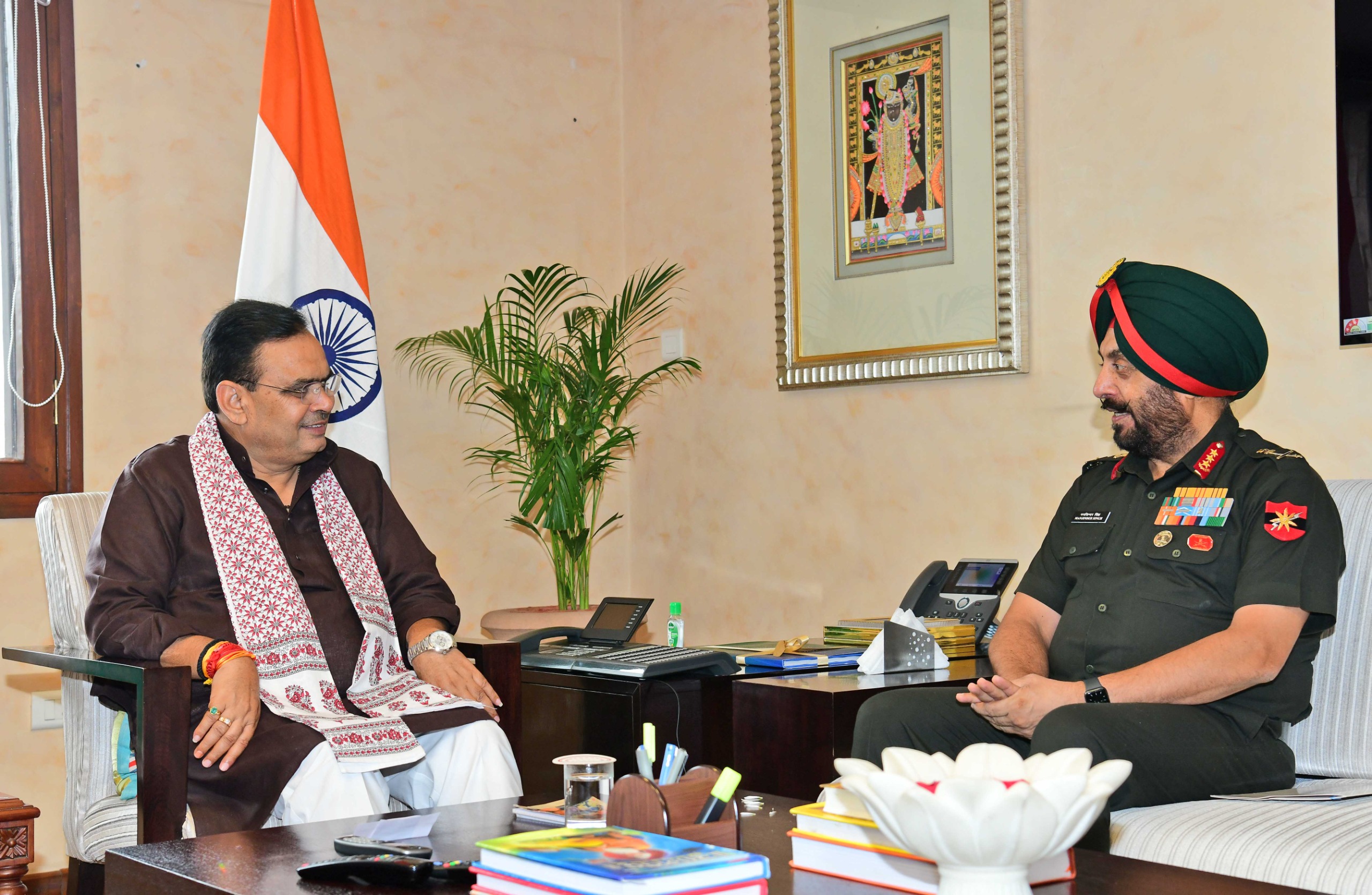 LT GEN MANJINDER SINGH, ARMY COMMANDER SAPTA SHAKTI COMMAND INTERACTED WITH CHIEF MINISTER RAJASTHAN, SHRI BHAJAN LAL SHARMA