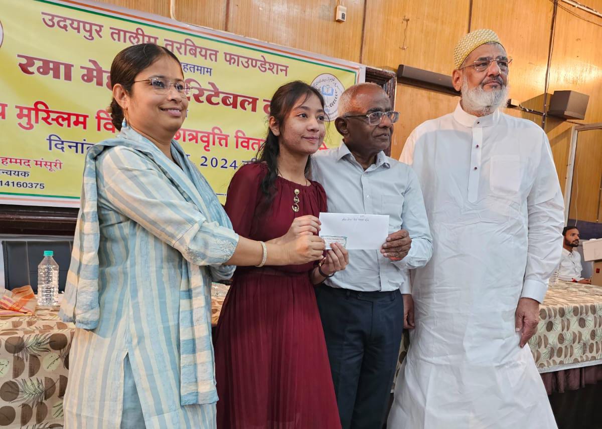 Scholarship of ₹9 Lakh Distributed to 300 Students