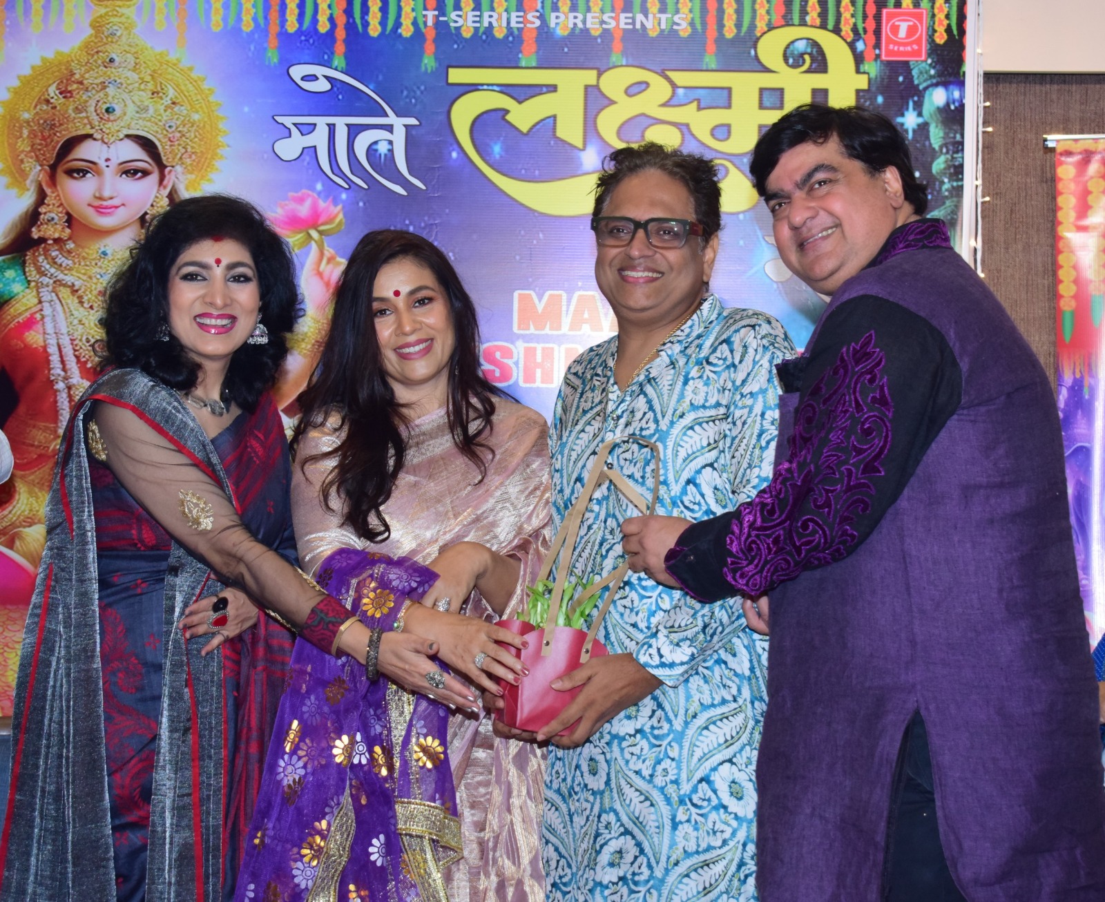 Sonu Nigam Launches Meenal Nigam's Maate Lakshmi Maate with Lalita Goenka and Sanjeev Kohli