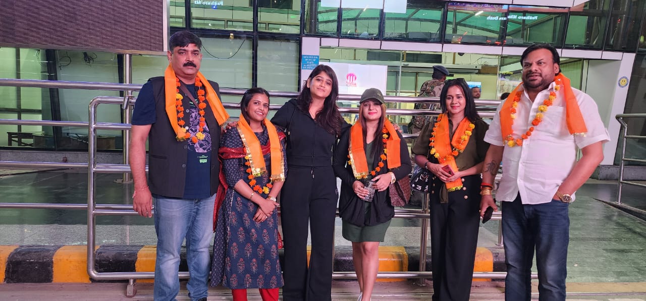 Bhojpuri Film Artists Welcomed in Udaipur by Roshni Barot