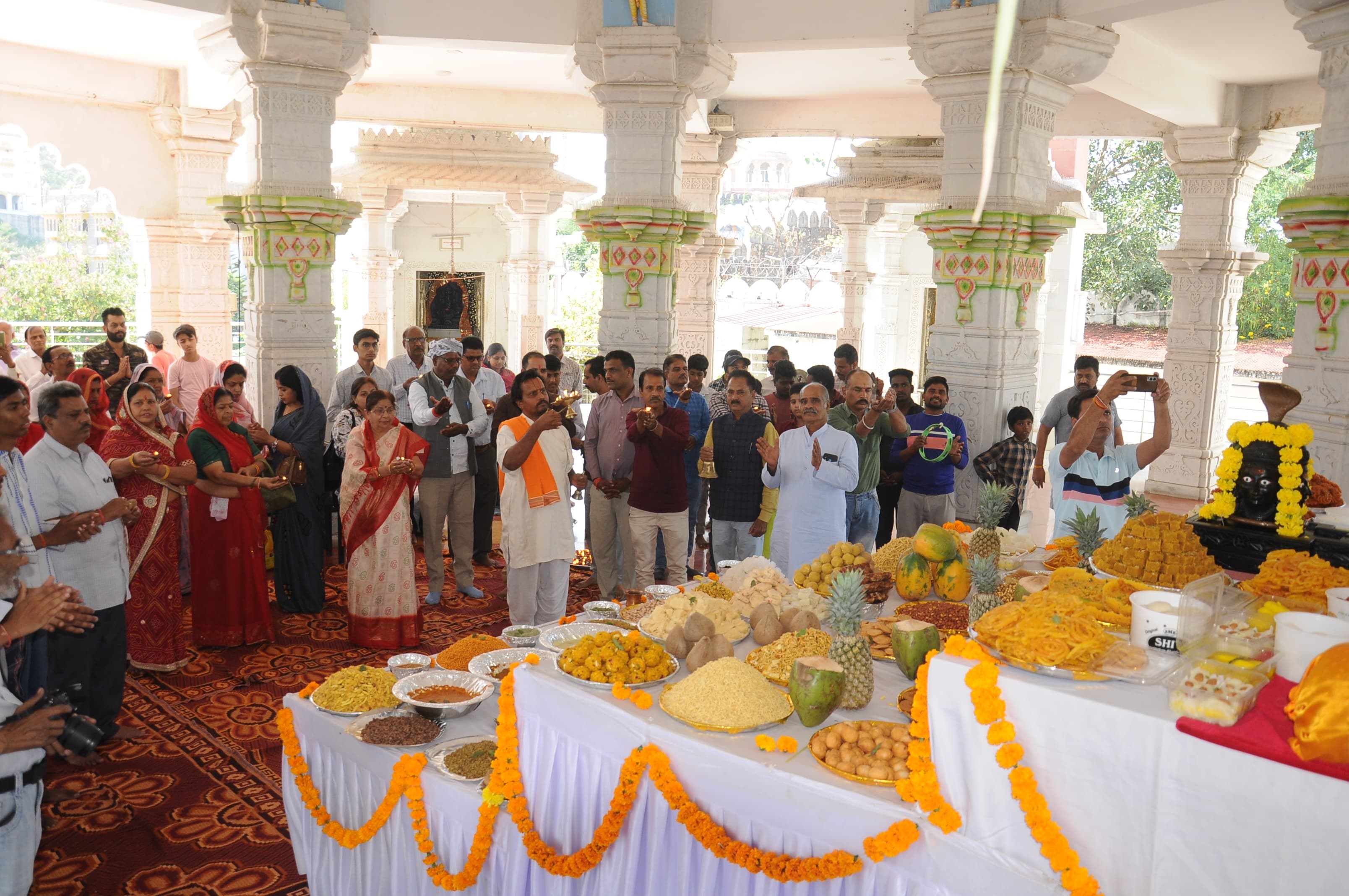 Annakoot Festival at Maharana Pratap Gaurav Center, Devotees Participate in Grand Aarti