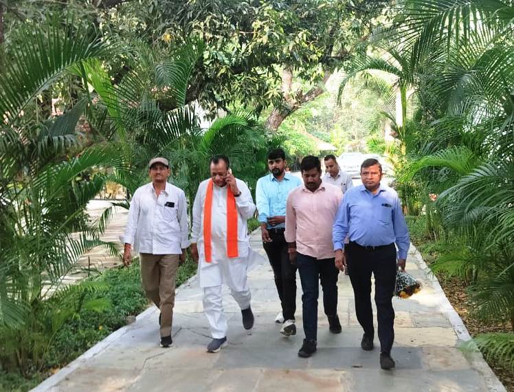 Gopaln and Animal Husbandry Minister Inspects Udaipur Saras Dairy