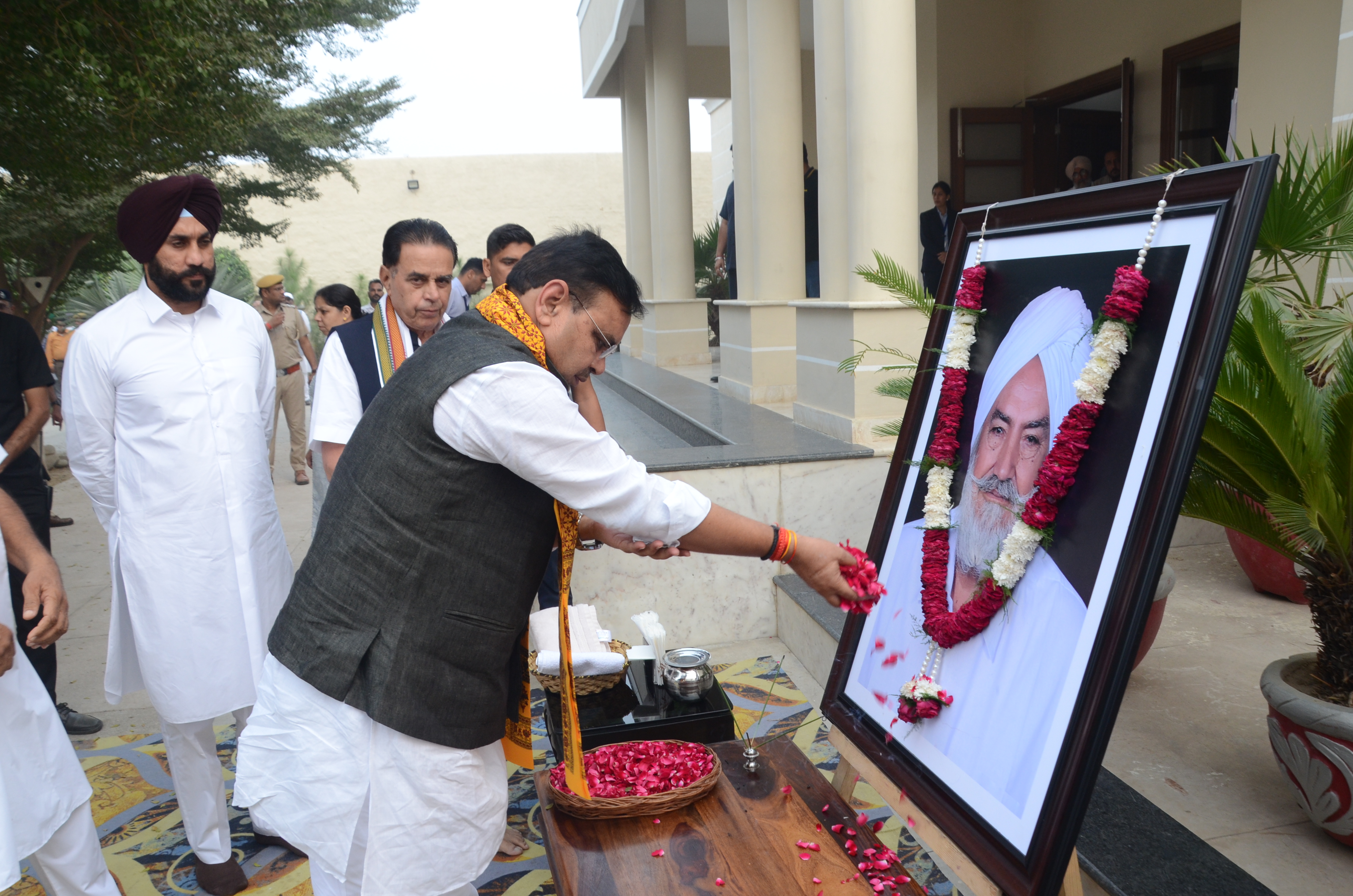 CM Pays Tribute to Former Minister Gurjant Singh Barar at 5 LNP Village