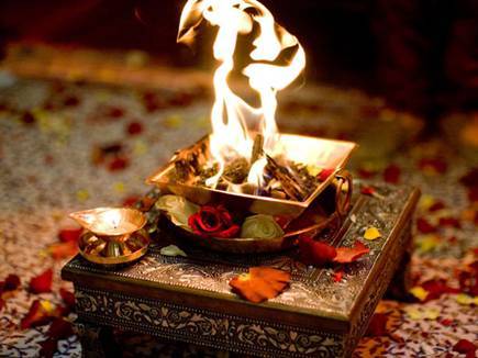 Performing Agnihotra-Yajna Brings Divine Blessings