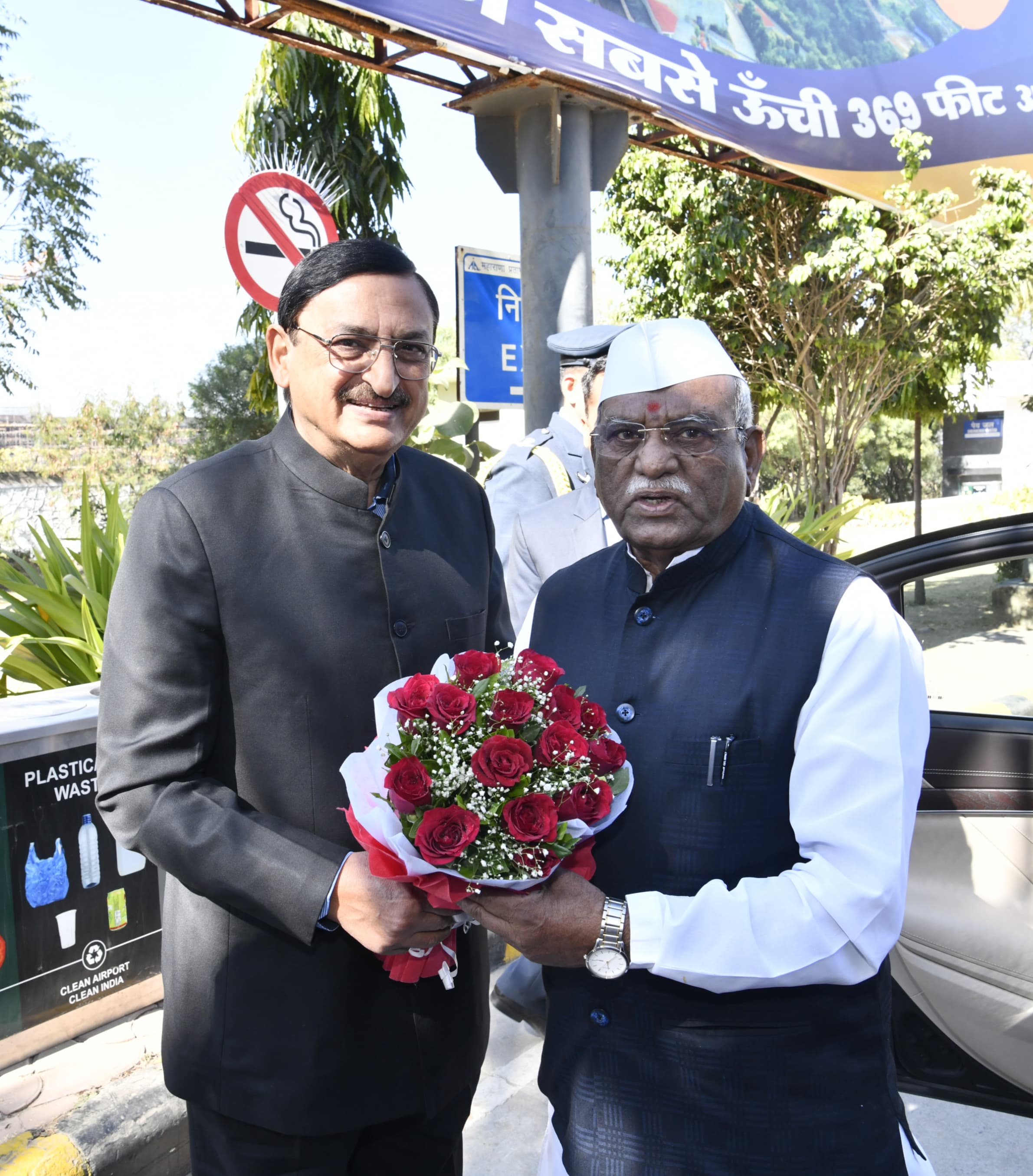 Vice Chancellor Dr. Ajit Kumar Karnataka Meets Governor Bhagwat