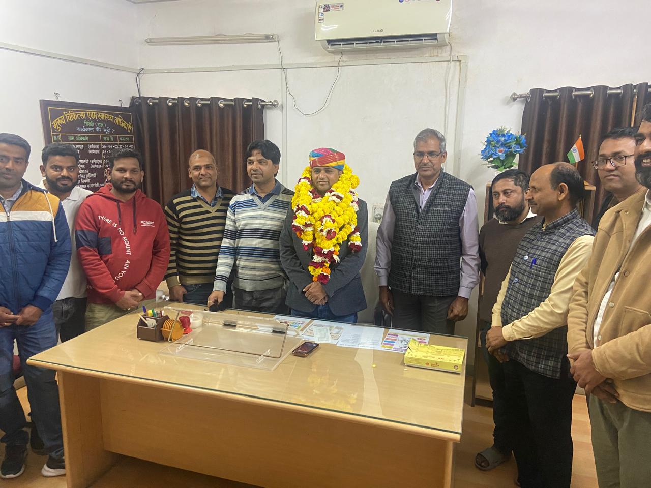 “Dr. Dinesh Kharadi Takes Charge as CMHO Sirohi”