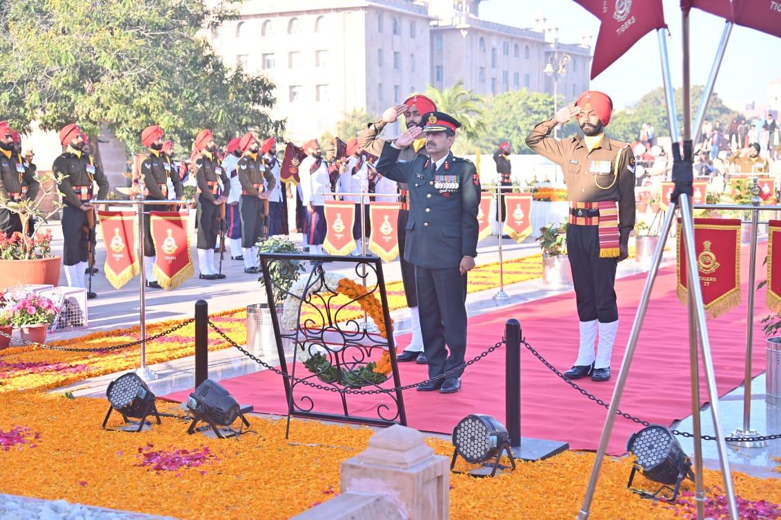 गणतंत्र दिवस पर  सप्त शक्ति कमांड द्वारा अमर जवान ज्योति पर वीरों को नमन