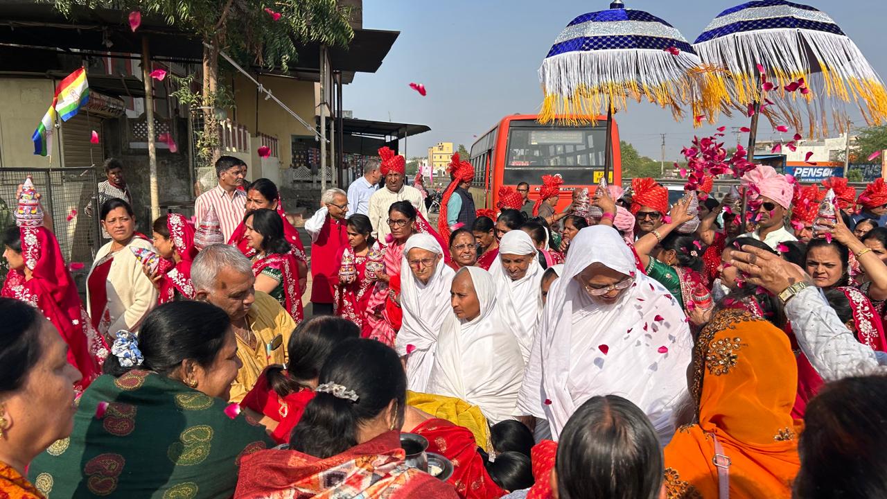 Grand Welcome of Suprakashmati Mataji at Dhyanoday Tirth with Flower Shower from Helicopter