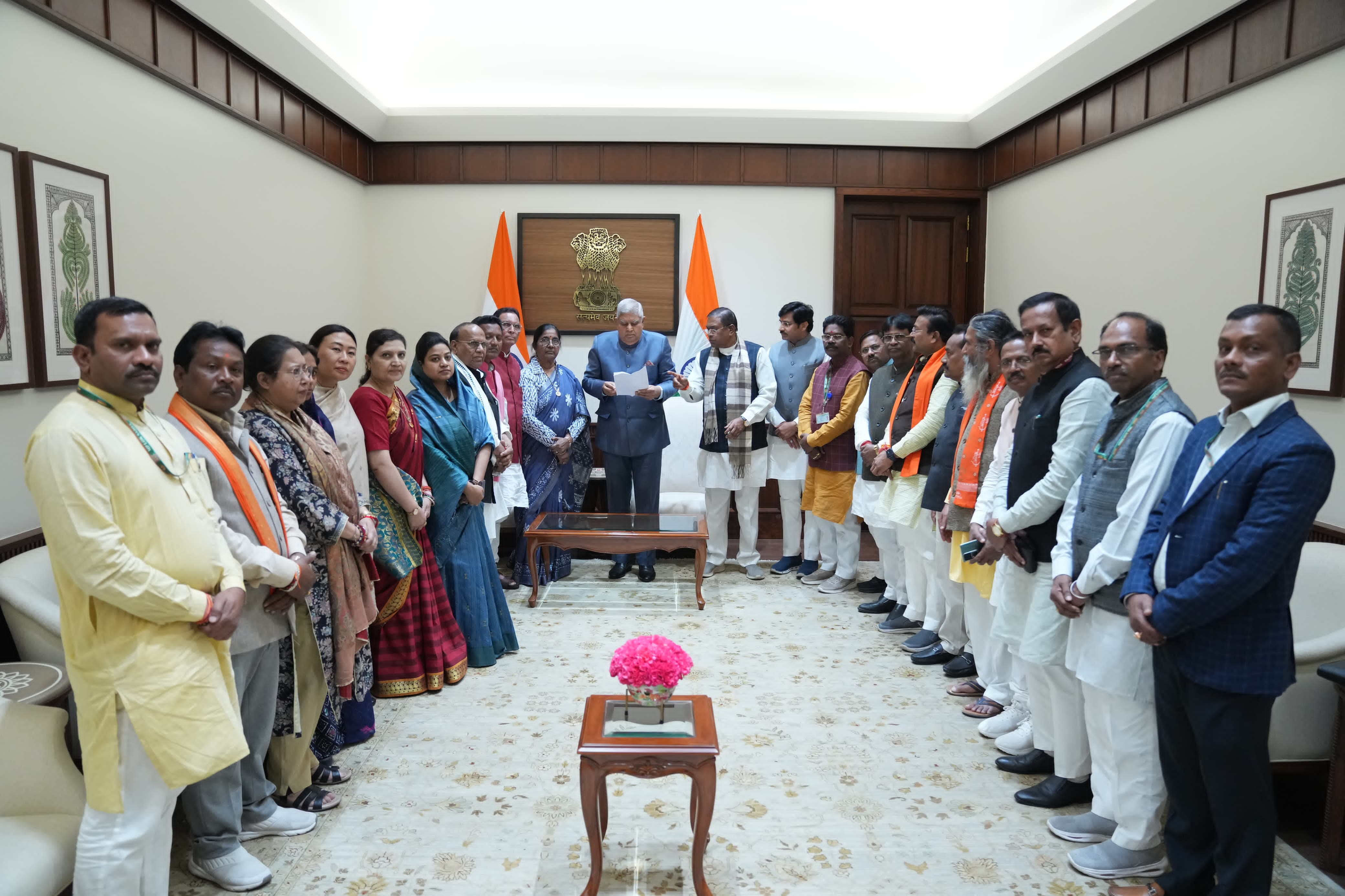 MP Mannalal Rawat and Tribal MPs Submit Memorandum Over Disrespect to President Droupadi Murmu