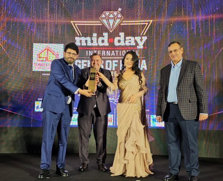 Rajeev Chaudhary Receives the 'Mid-Day Iconic Film Trade Analyst Award'