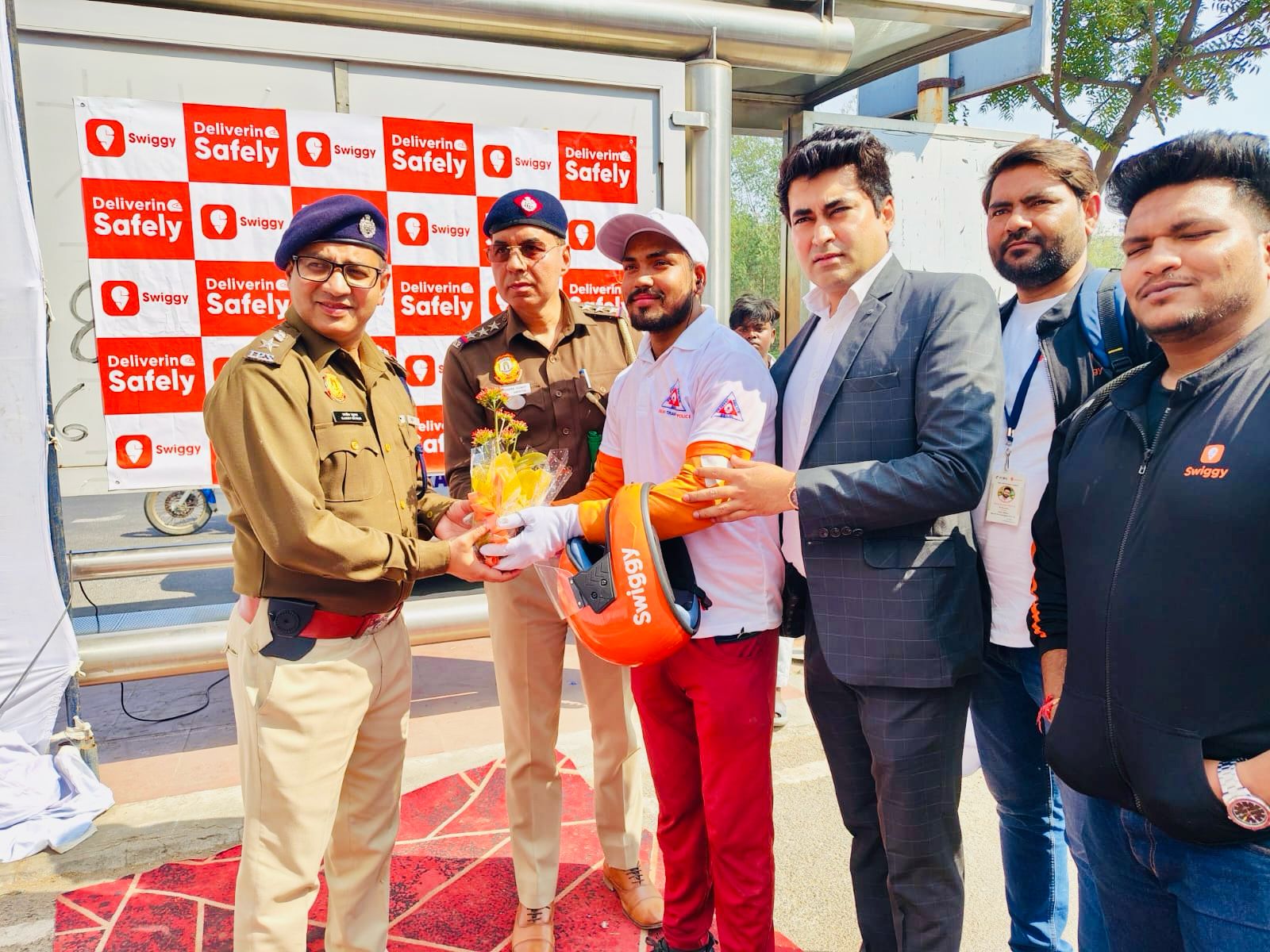 Swiggy Partners with Delhi Traffic Police for Road Safety Awareness Session and Rally for delivery executives