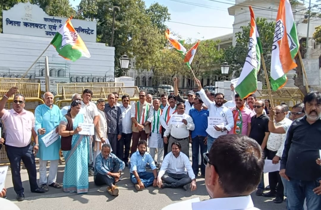 "Indira Gandhi Remark Sparks Protest: Udaipur Congress Burns Effigy of 'Parchi Sarkar'"