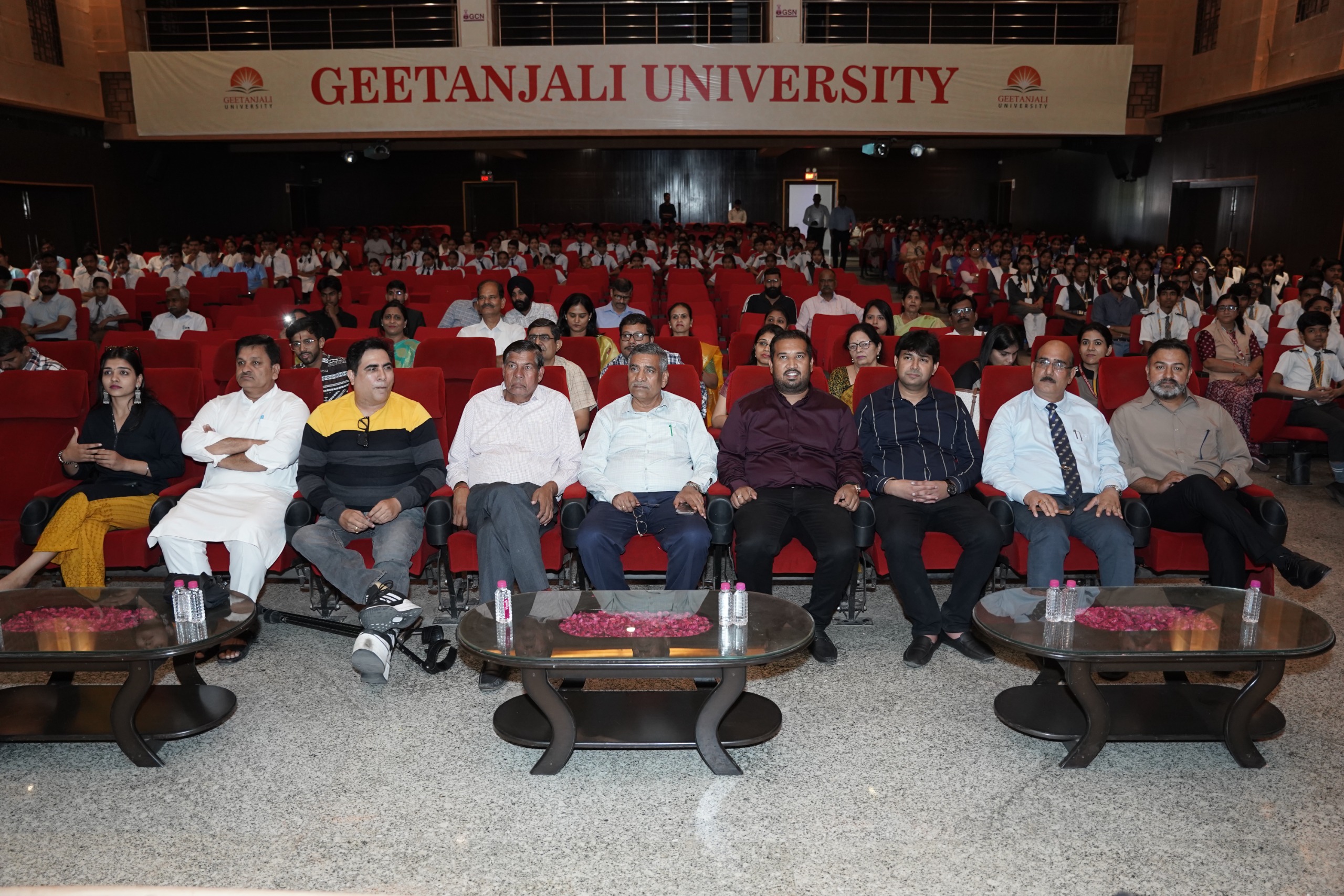 गीतांजली हॉस्पिटल बना शिक्षा गौरव का मंच, 60+ गुरुजनों को सम्मान"