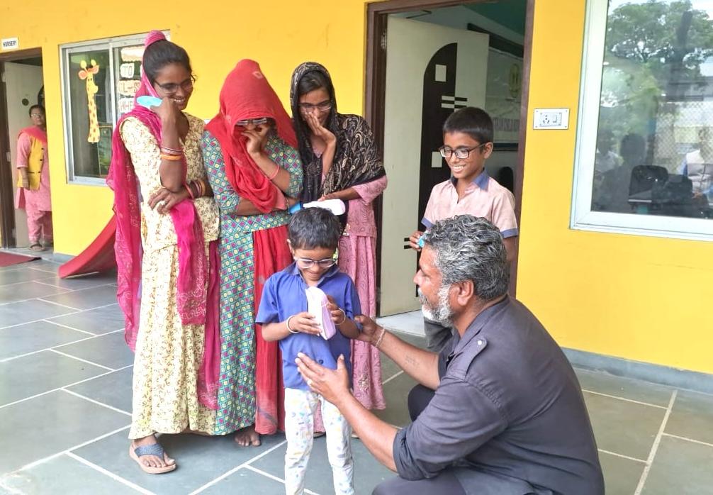 #### Smiles Lit Up as Children Received Spectacles – R-CAG Brought Vision to the Underprivileged