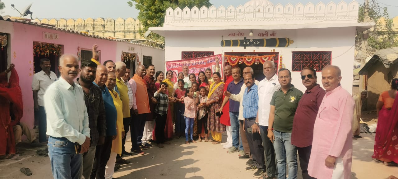 Vatsalya Seva Samiti Distributes Sweets to Celebrate Diwali