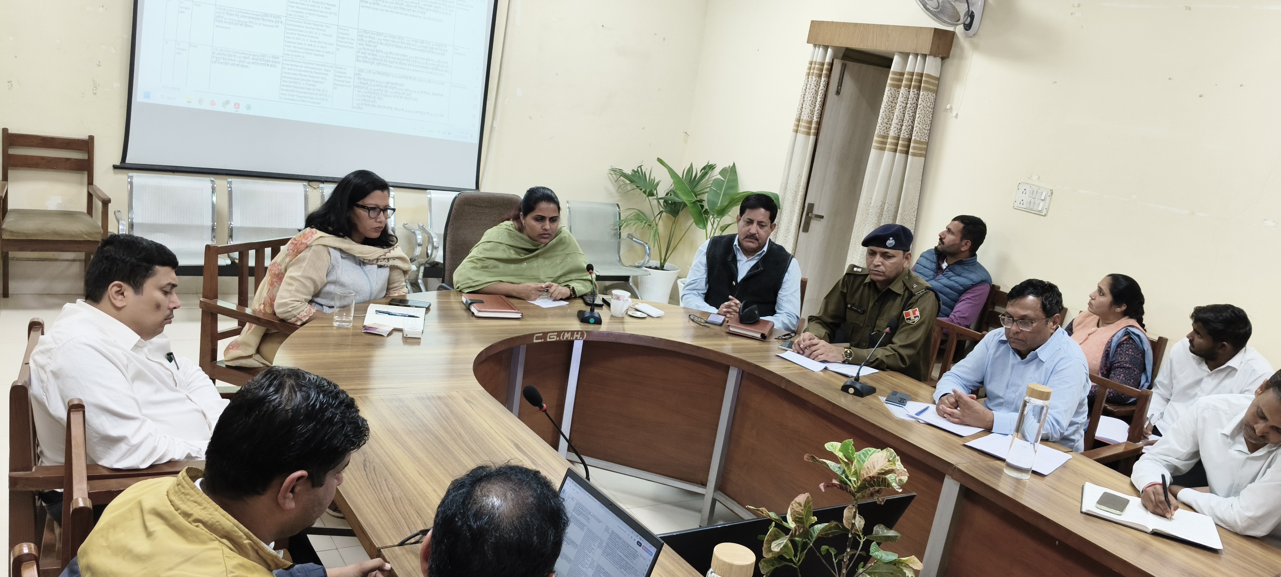 साप्ताहिक समीक्षा बैठकः सड़क दुर्घटनाओं की रोकथाम के लिये करें गंभीरतापूर्वक प्रयास