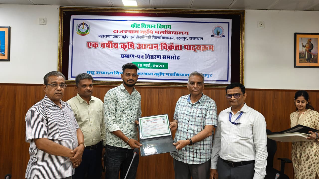 Certificate Distribution Ceremony Held for the Eighth Batch of One-Year Agricultural Input Dealer Course