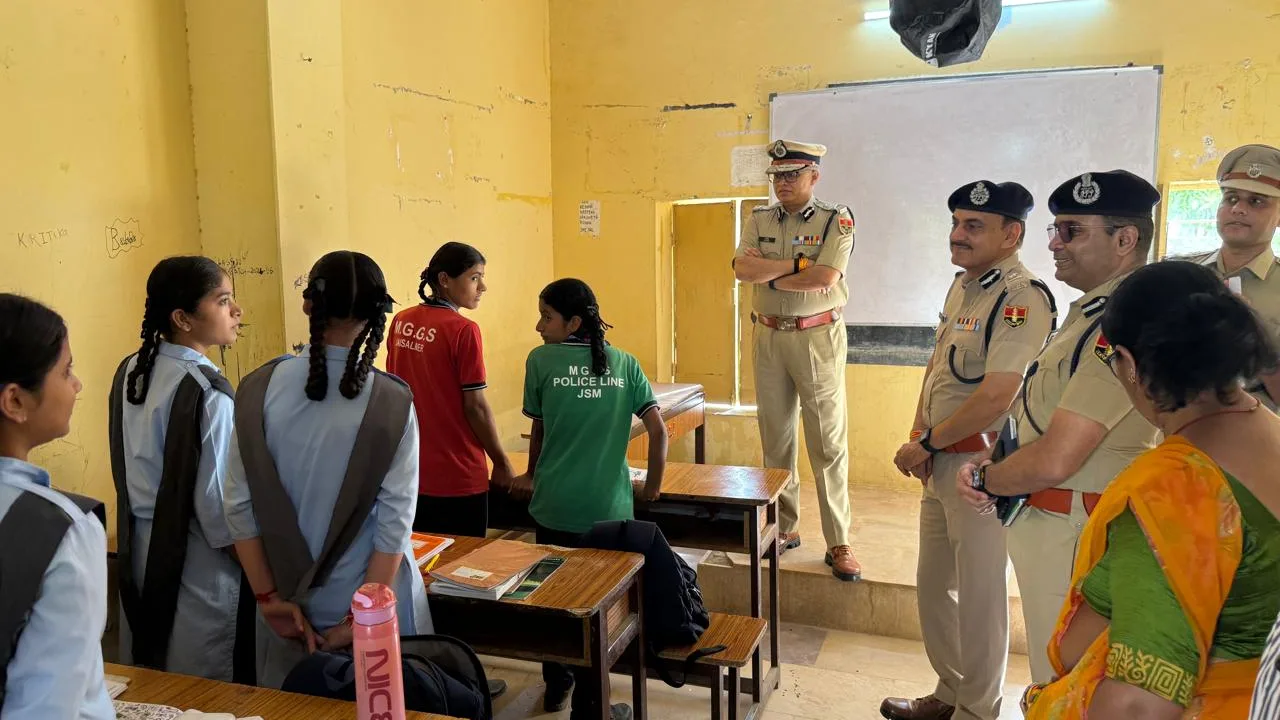 सीमा से पुलिस लाइन तक डीजीपी का दौरा
