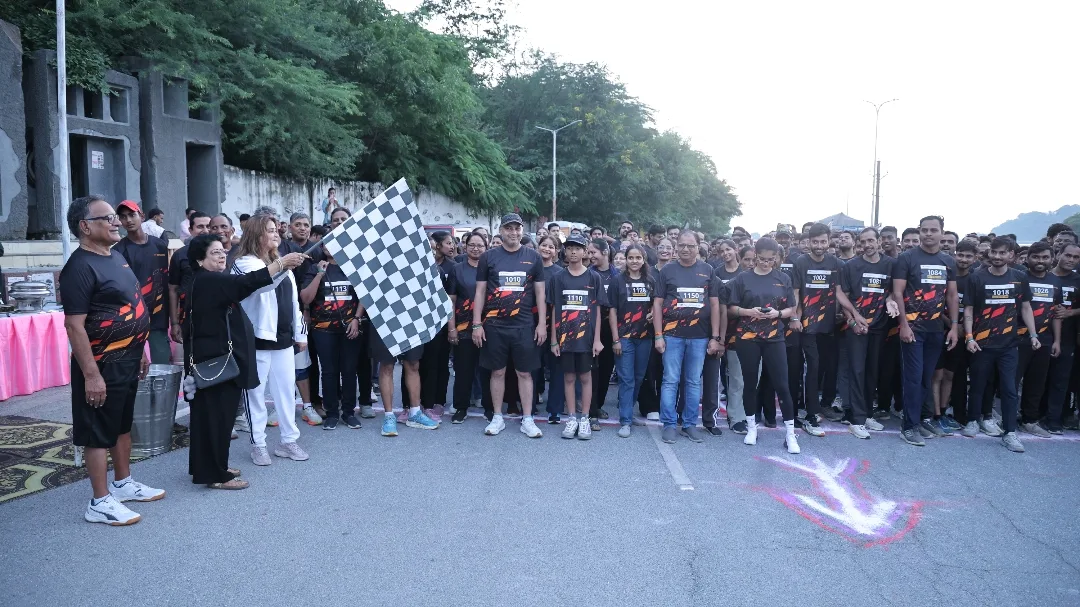 स्वास्थ्य व पर्यावरण संरक्षण का संदेश लेकर 900 लोगों ने लगाई वॉक बाय द लेक में 6 किमी. की दौड़