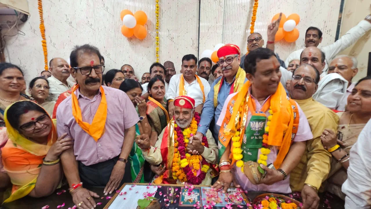 Dinesh Bhatt assumes charge as Udaipur deputy mayor