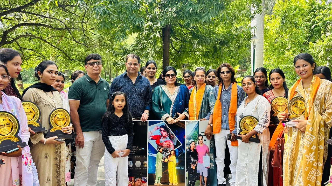 विश्व पर्यटन दिवस पर सहेलियों की बाड़ी में सजा संस्कृति और कला का रंग, पर्यटकों को लगाई नि:शुल्क मेहंदी