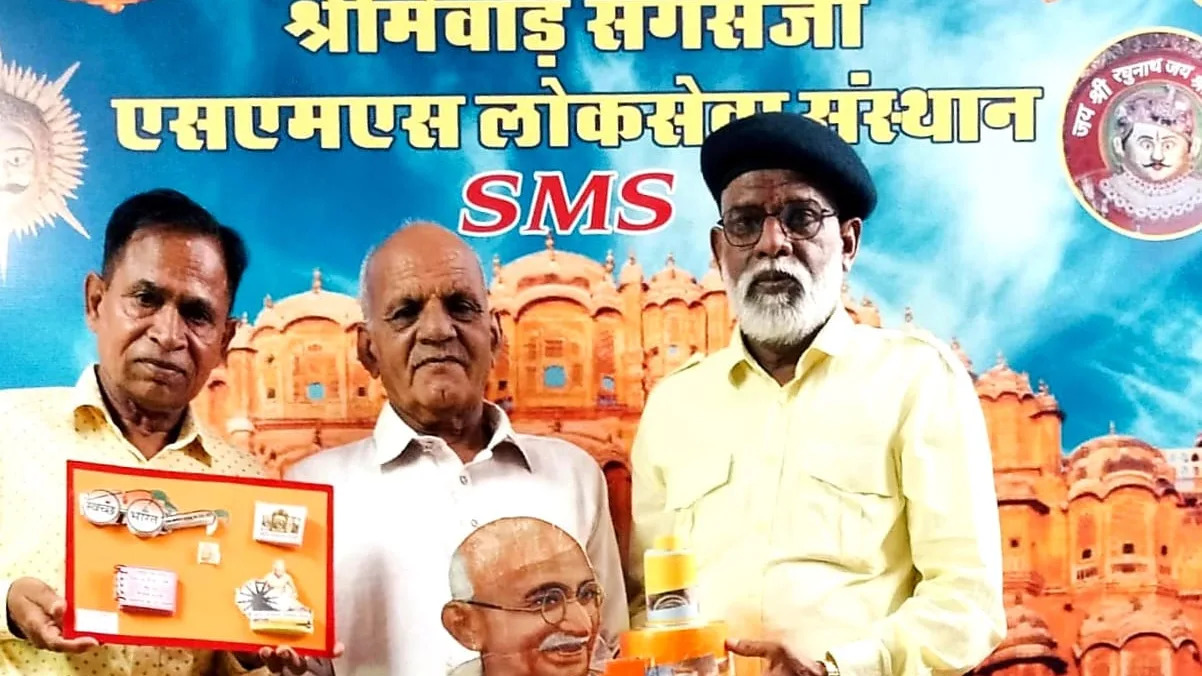 गांधी व शास्त्री का जन्मोत्सव मनाकर विमोचन किया –