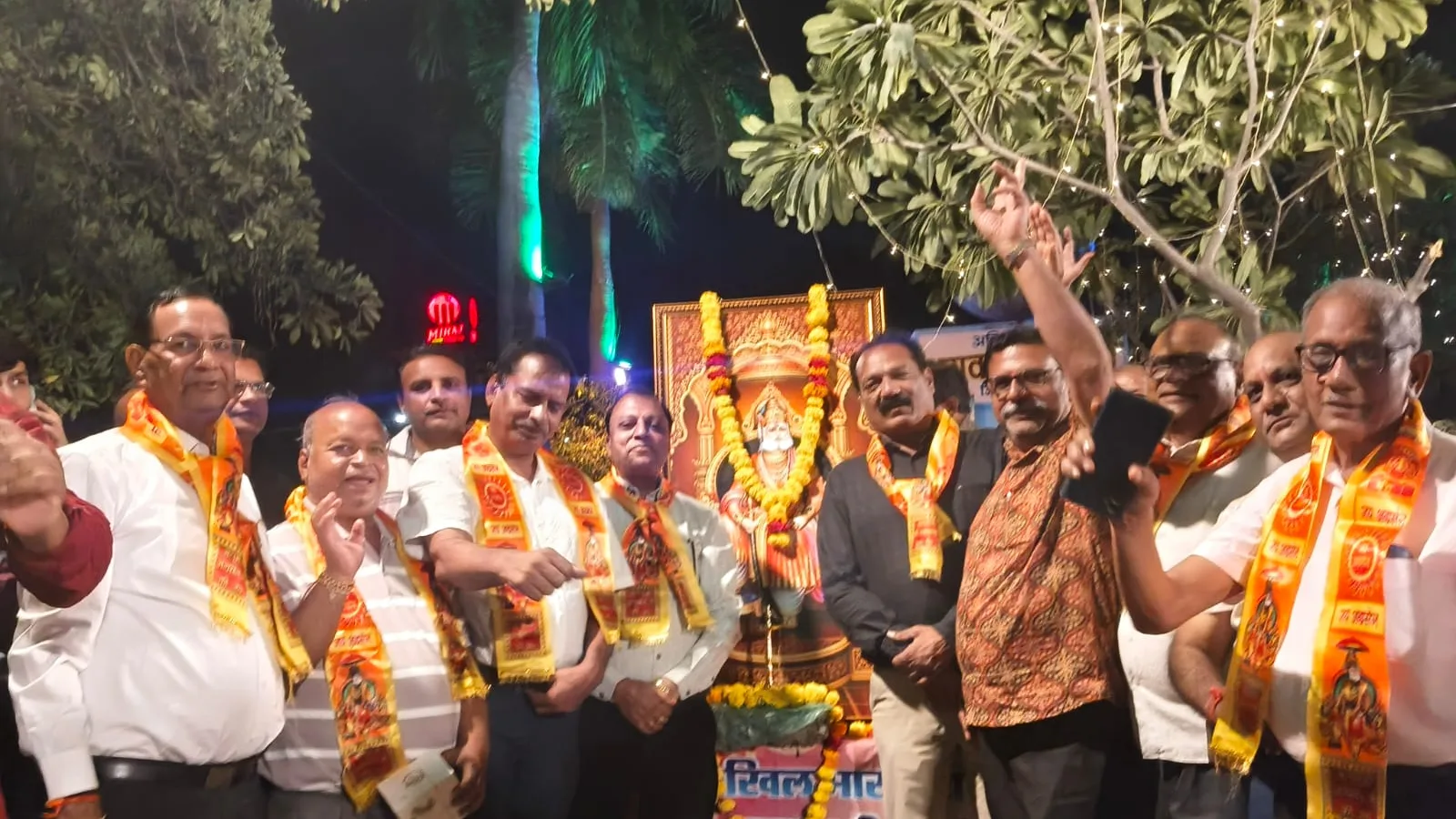 महाराजा अग्रसेन पार्क में दीपोत्सव की छटा, महाआरती में उमड़ा अग्रवाल समाज