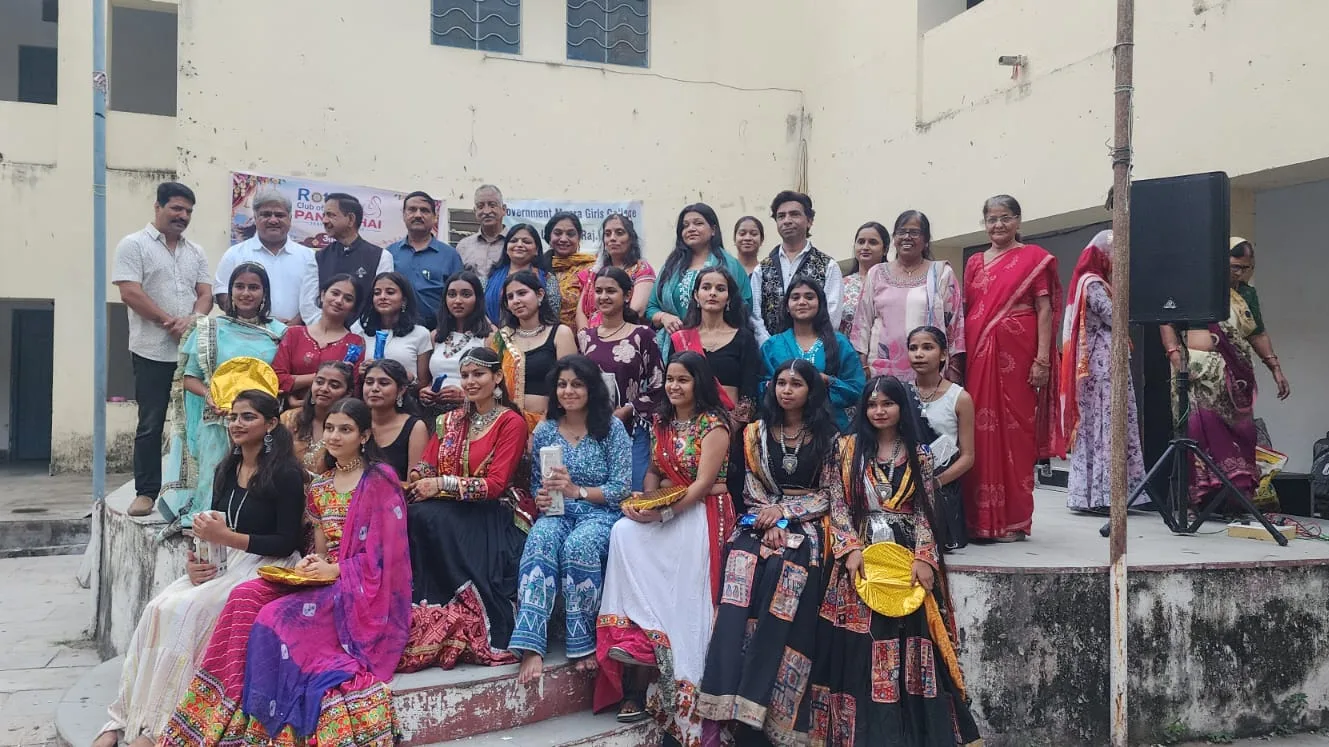 रोटरी पन्नाधाय के डांडिया उत्सव में 200 से अधिक छात्राओं ने बिखेरी संस्कृति की छटा