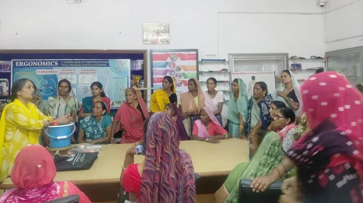 राष्ट्रीय महिला किसान दिवस पर कृषिरत महिलाओं को आधुनिक कृषि, खाद्य प्रसंस्करण एवं डिजिटल मार्केटिंग अपनाने का संदेश