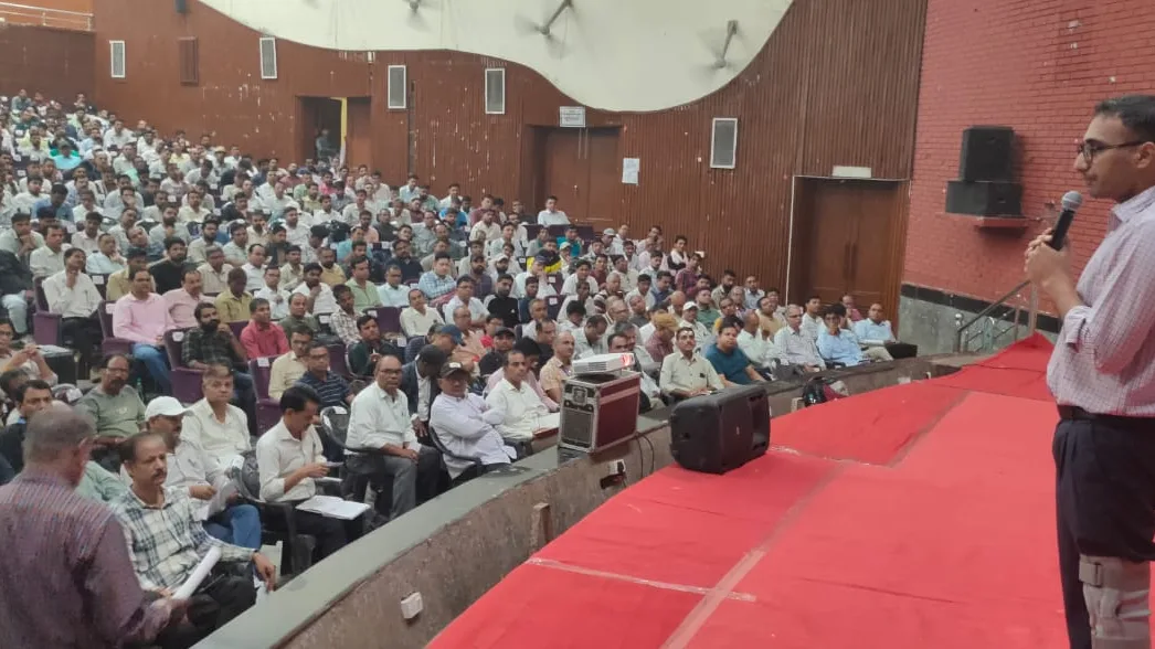 प्रथम चरण के मतदान के लिए मतदान दल रवाना, गुरुवार को 10 पंचायत समिति क्षेत्रों में होगा मतदान