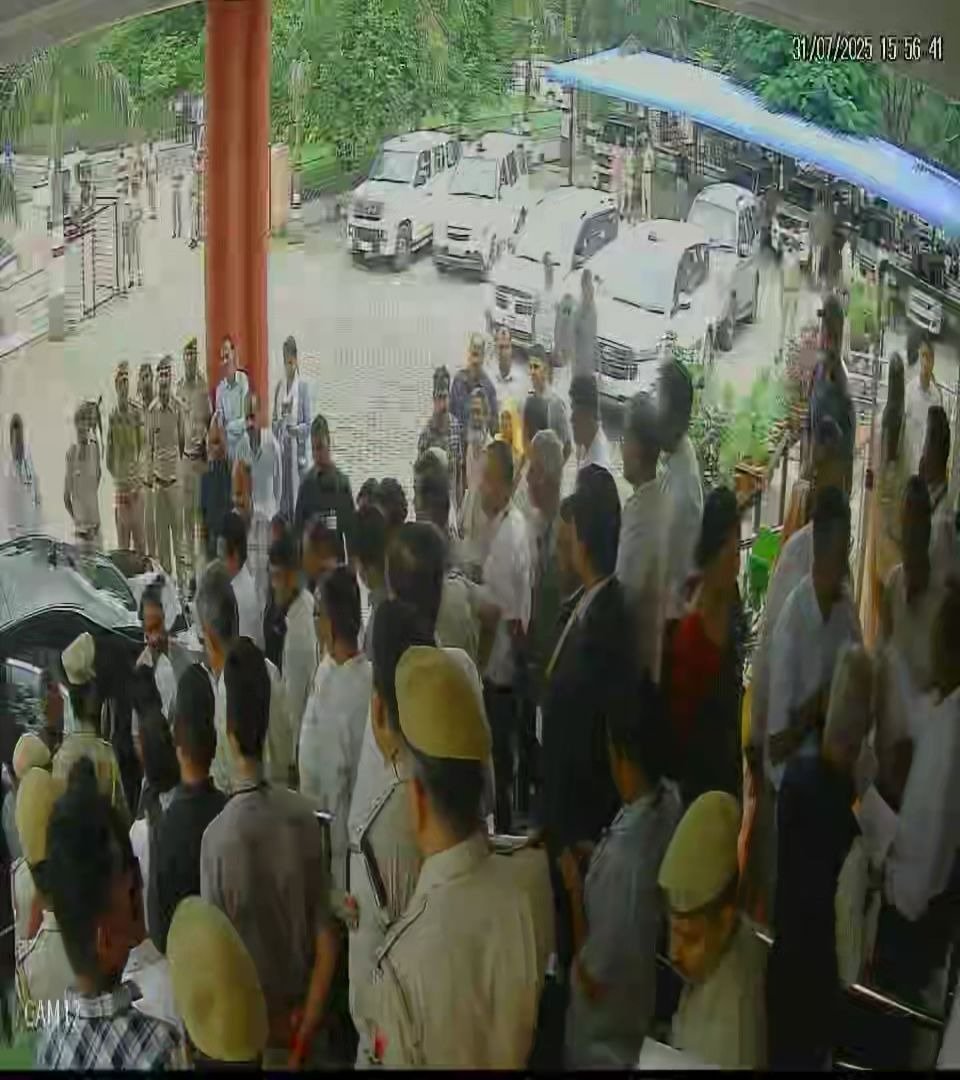 राज्यपाल को सौंपा ज्ञापन, कर्मचारियों ने रखी अपनी पीड़ा