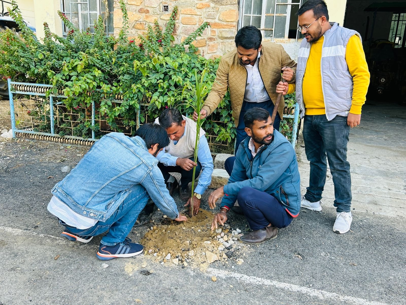 नववर्ष पर MPUAT के फार्म मशीनरी विभाग में हुआ वृक्षारोपण कार्यक्रम