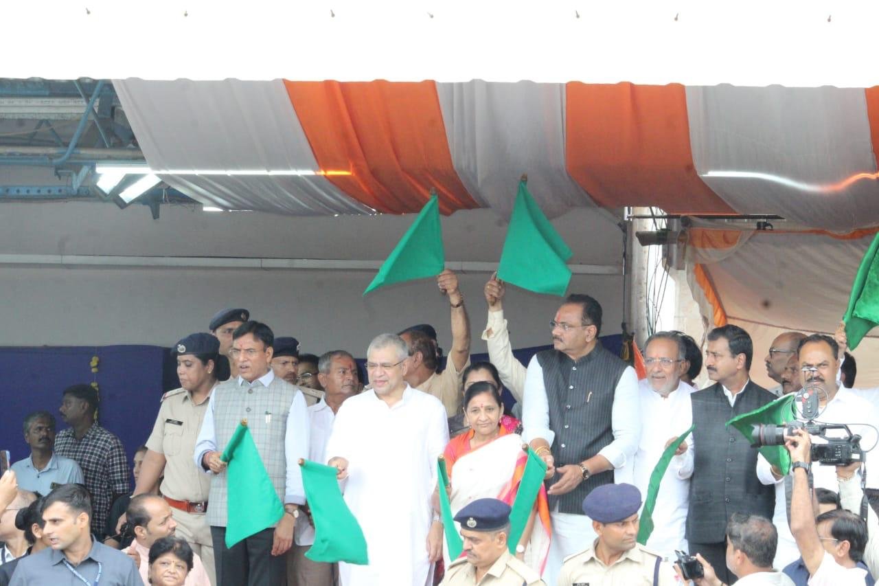 माननीय केंद्रीय रेल मंत्री श्री अश्विनी वैष्णव ने एक साथ तीन नई ट्रेनों की सौगात दी