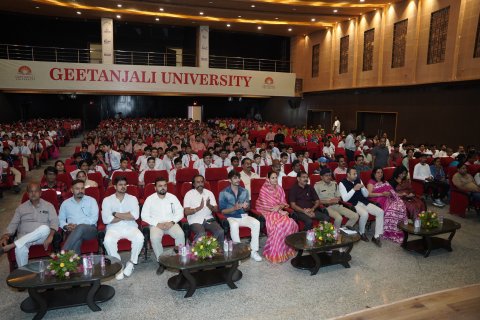 गीतांजली ऑडिटोरियम में हुआ सड़क सुरक्षा जागरूकता कार्यक्रम का भव्य आयोजन